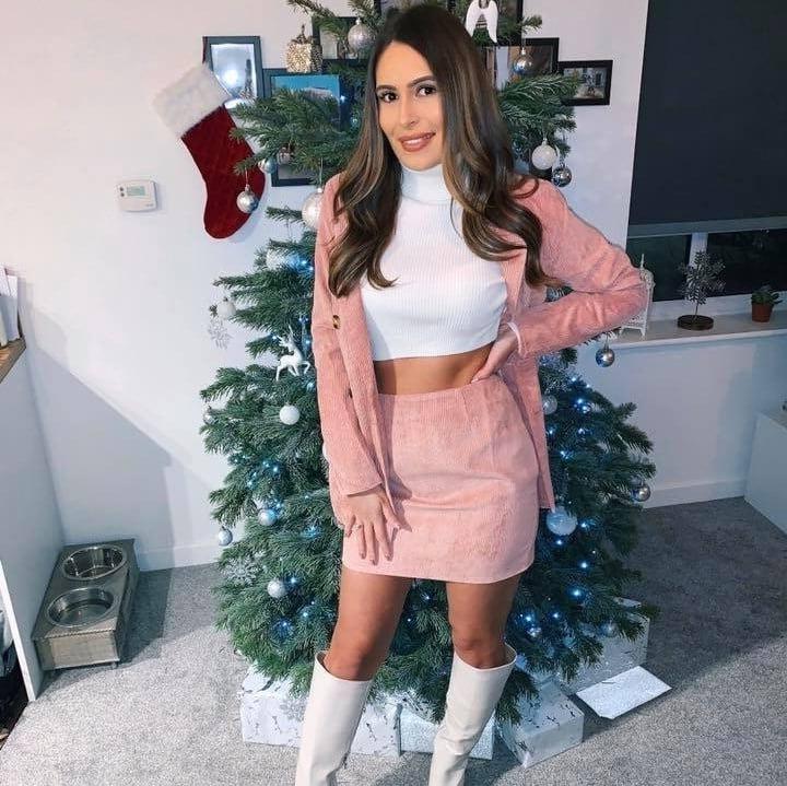 25P Beautiful Brunette Dani 2 for cum and comments