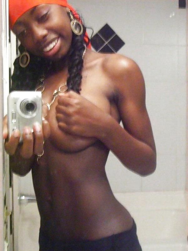 25P Hot Selfshot Babes