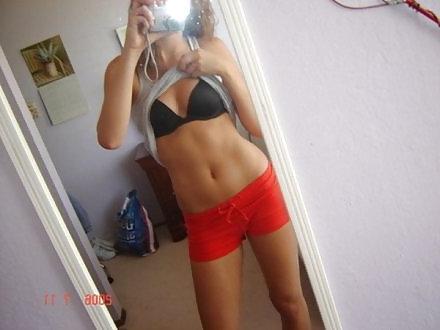 25P Hot Selfshot Babes