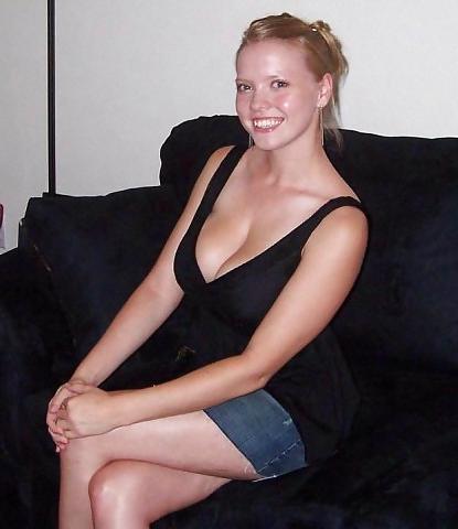 25P Cleavage..... Big Boobs NN