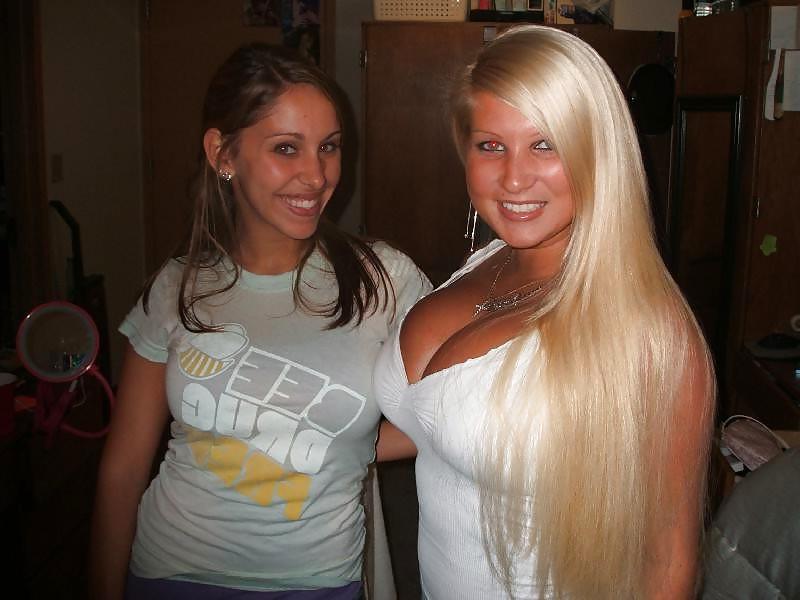 25P Cleavage..... Big Boobs NN