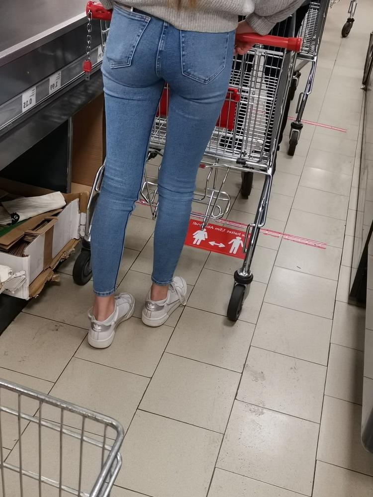 19P Girls, feet, legs, short dress, shopping, spy
