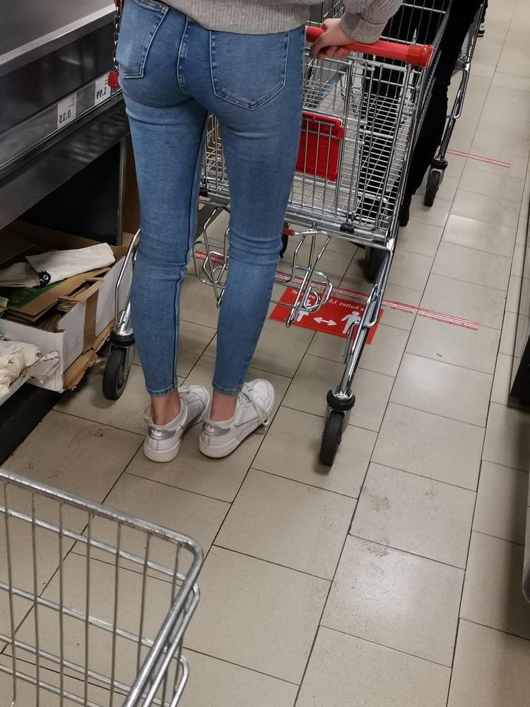 19P Girls, feet, legs, short dress, shopping, spy