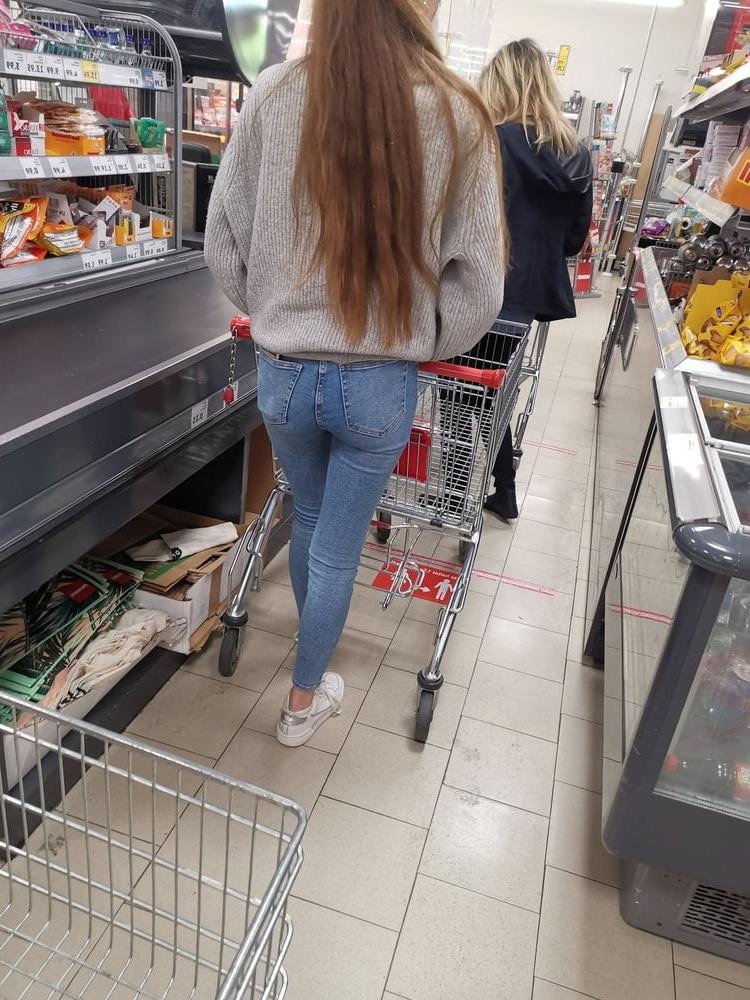 19P Girls, feet, legs, short dress, shopping, spy
