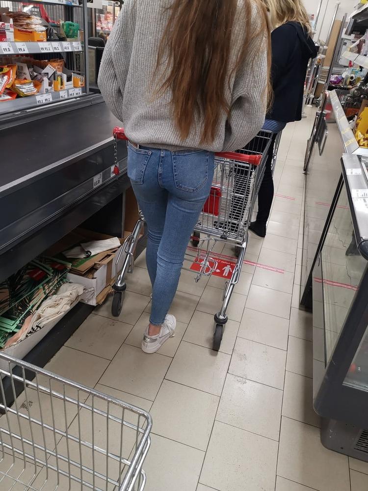 19P Girls, feet, legs, short dress, shopping, spy