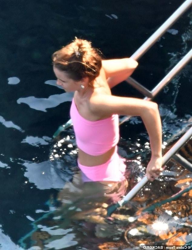 25P Cum to Emma Watson 03