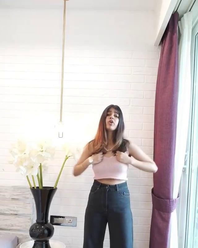14P Instagrammer Sejal Big Boobs Downblouse Nipple