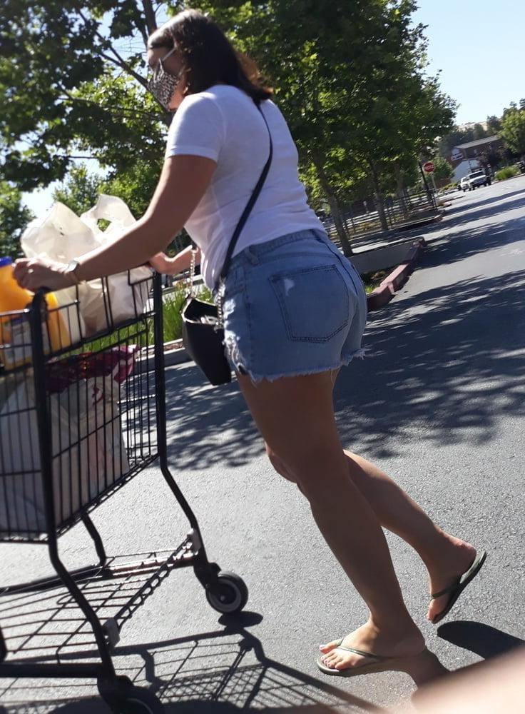 14P Sexy Milf Candid Booty Legs Feet