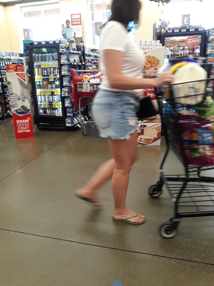 14P Sexy Milf Candid Booty Legs Feet