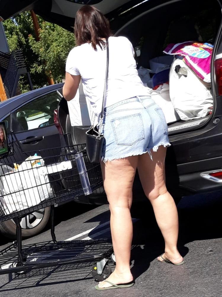 14P Sexy Milf Candid Booty Legs Feet