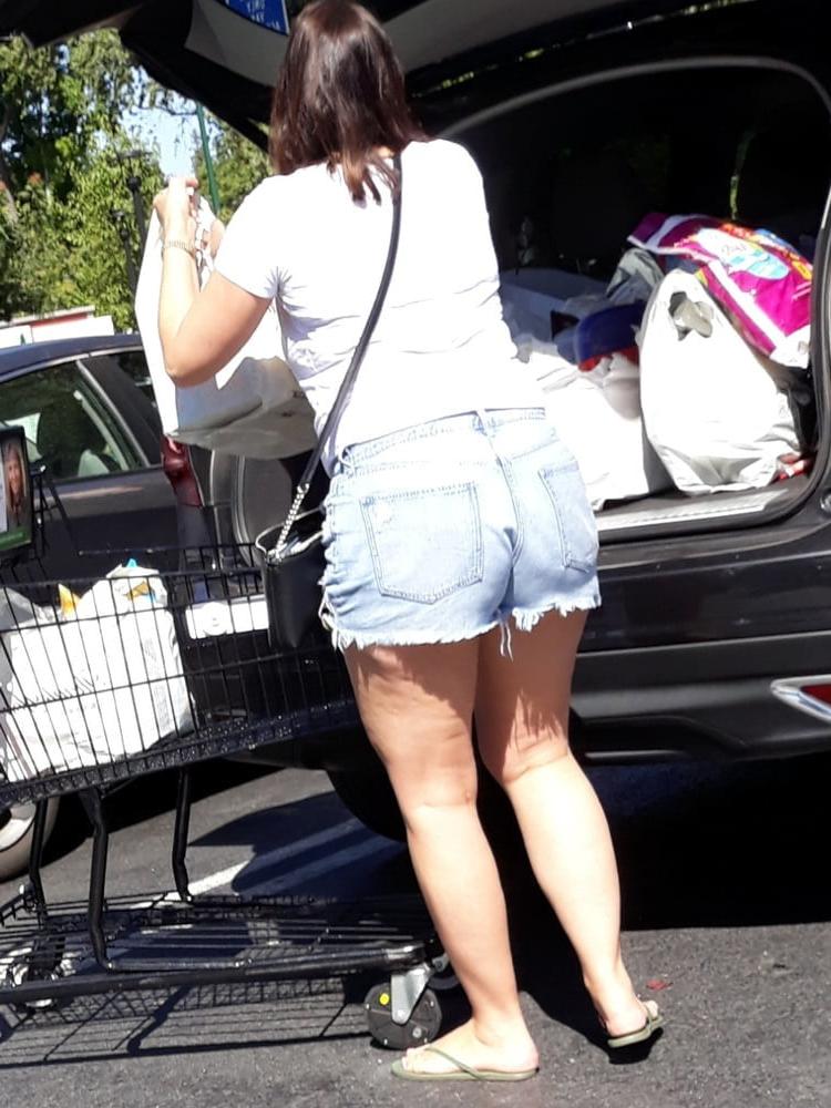 14P Sexy Milf Candid Booty Legs Feet