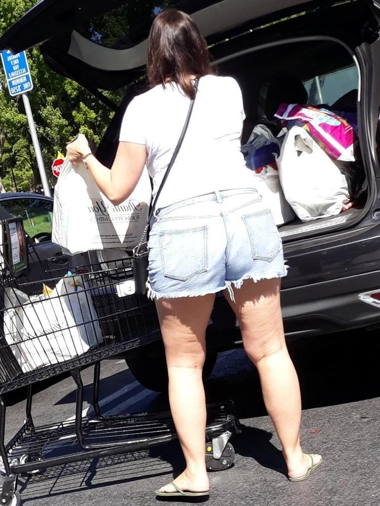 14P Sexy Milf Candid Booty Legs Feet