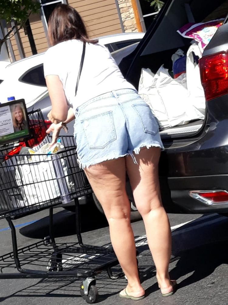 14P Sexy Milf Candid Booty Legs Feet