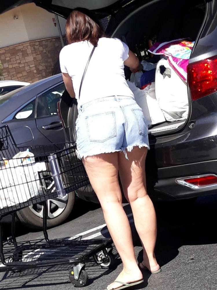 14P Sexy Milf Candid Booty Legs Feet