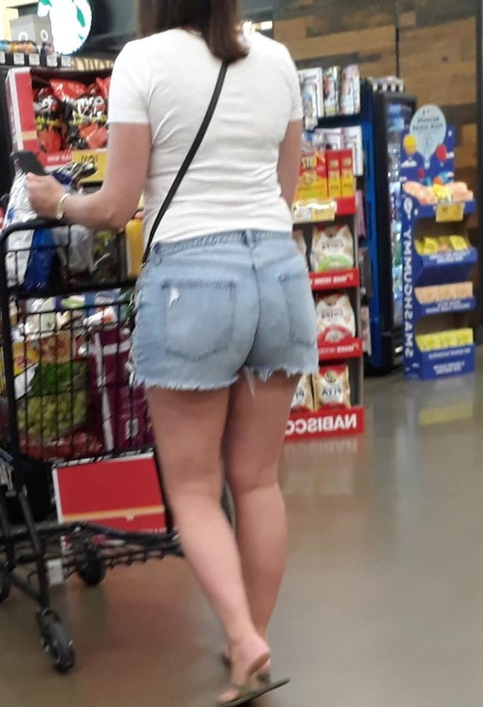 14P Sexy Milf Candid Booty Legs Feet
