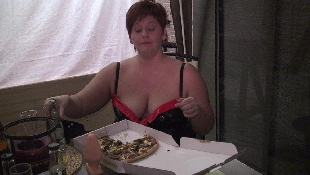 21P "I eat pizza "