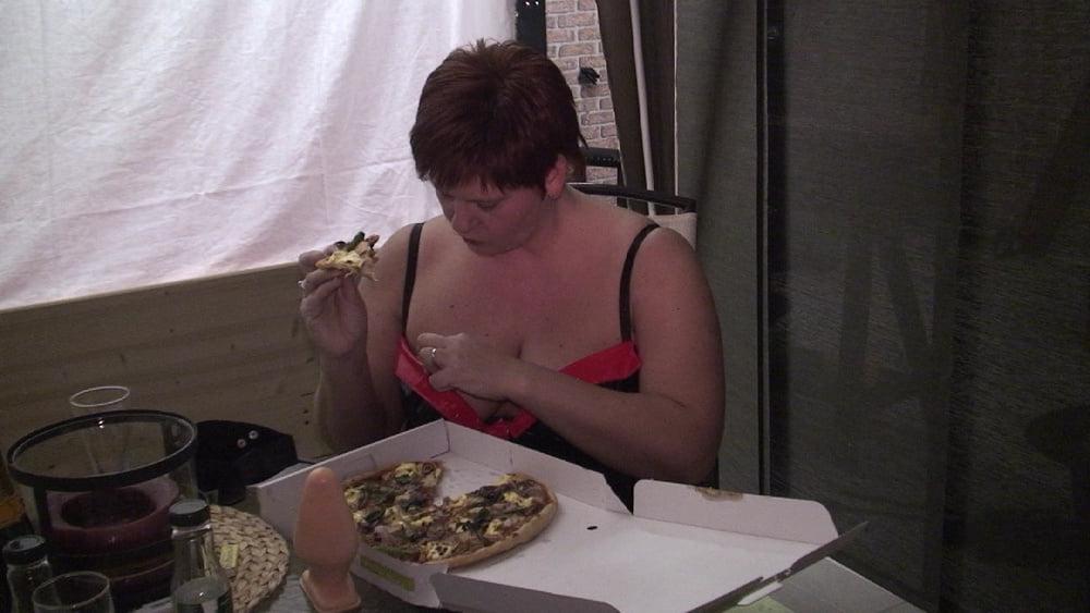 21P "I eat pizza "
