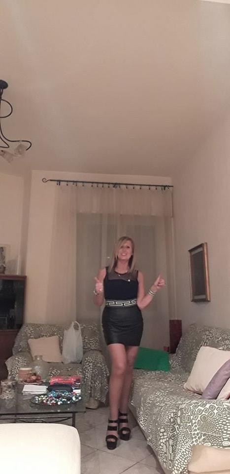 25P sexy blonde mom