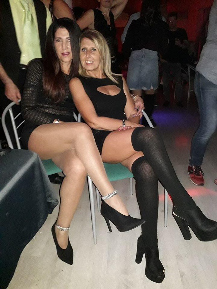 25P sexy blonde mom
