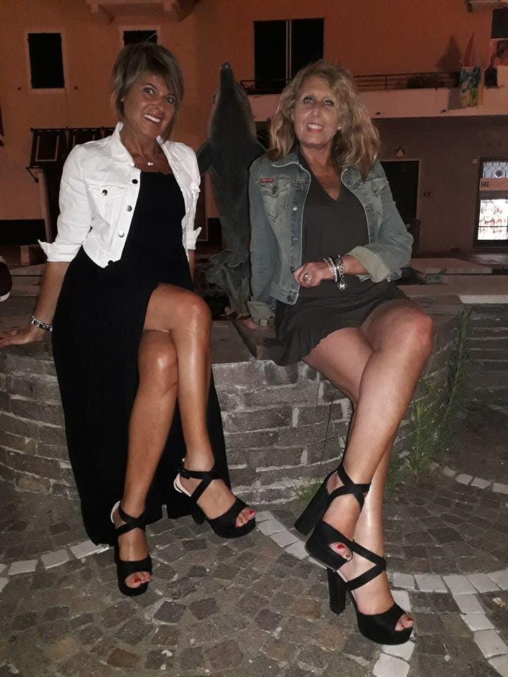 25P sexy blonde mom