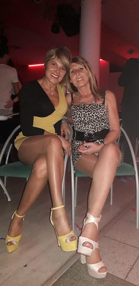 25P sexy blonde mom