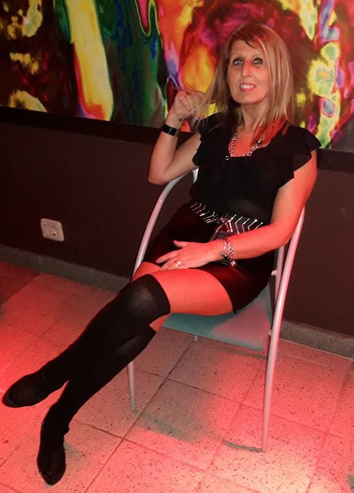25P sexy blonde mom