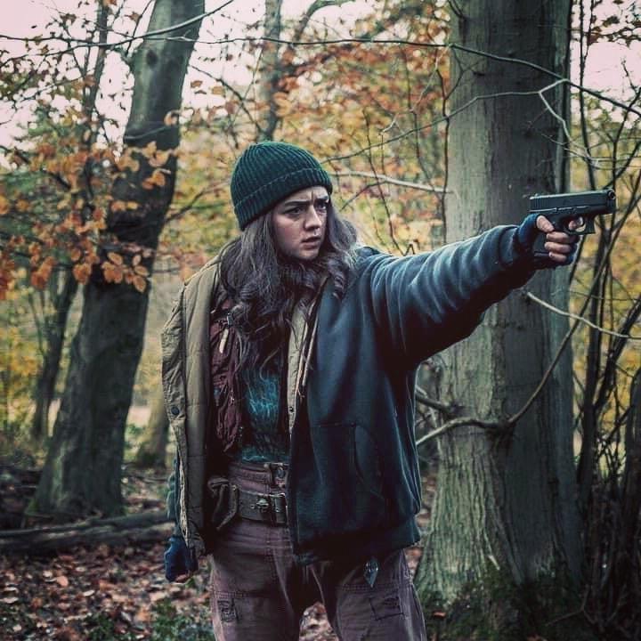 22P Cum to Maisie Williams 07