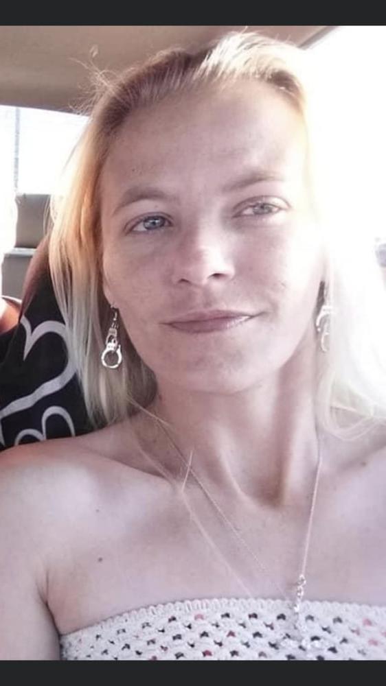 25P Small breasted mom