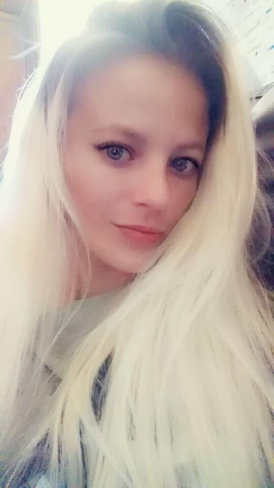 25P Small breasted mom