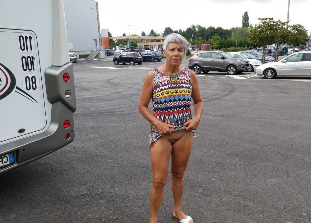 25P geile Oma ohne Hoeschen