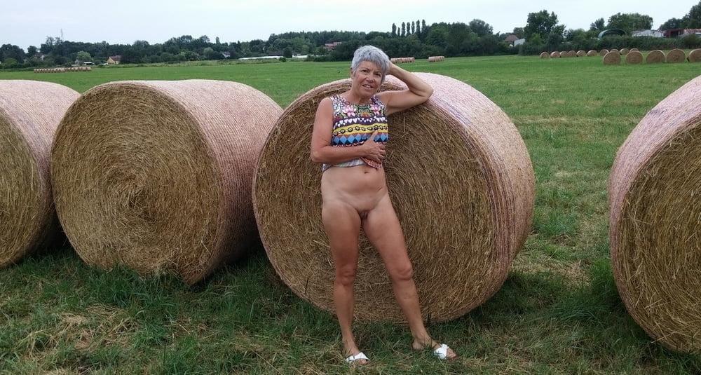 25P geile Oma ohne Hoeschen