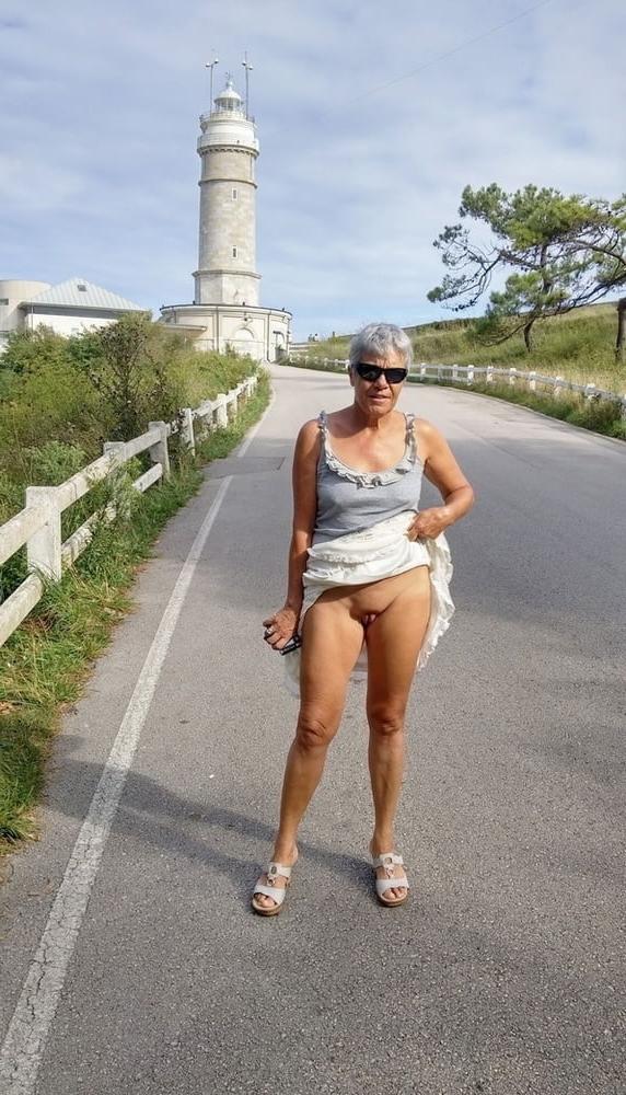 25P geile Oma ohne Hoeschen