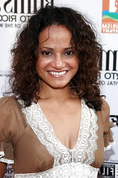 25P Judy Reyes Ultimate Scrubs Collection