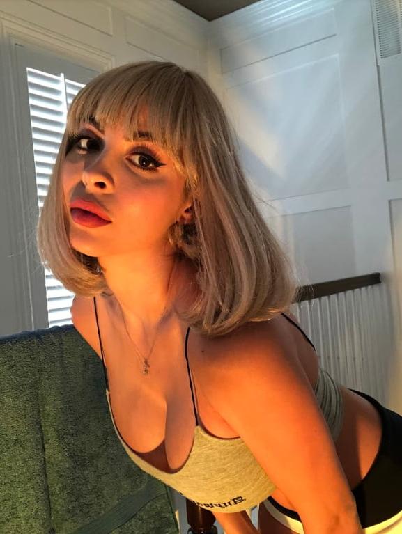 25P Hot Mom Zayla