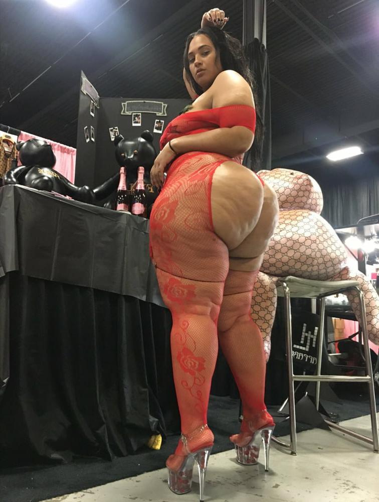 24P Booty Of The Day by MysteriaCd