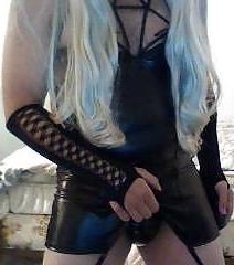 12P Crossdressing in Black