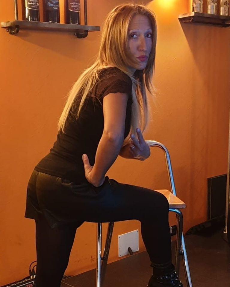 25P hot milf mom
