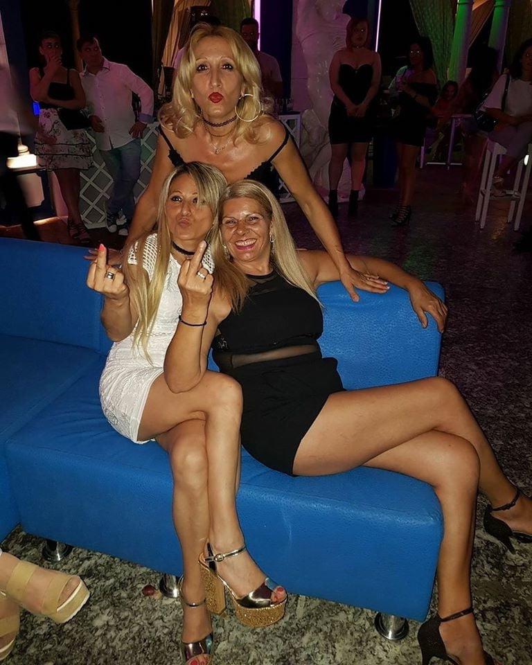 25P hot milf mom