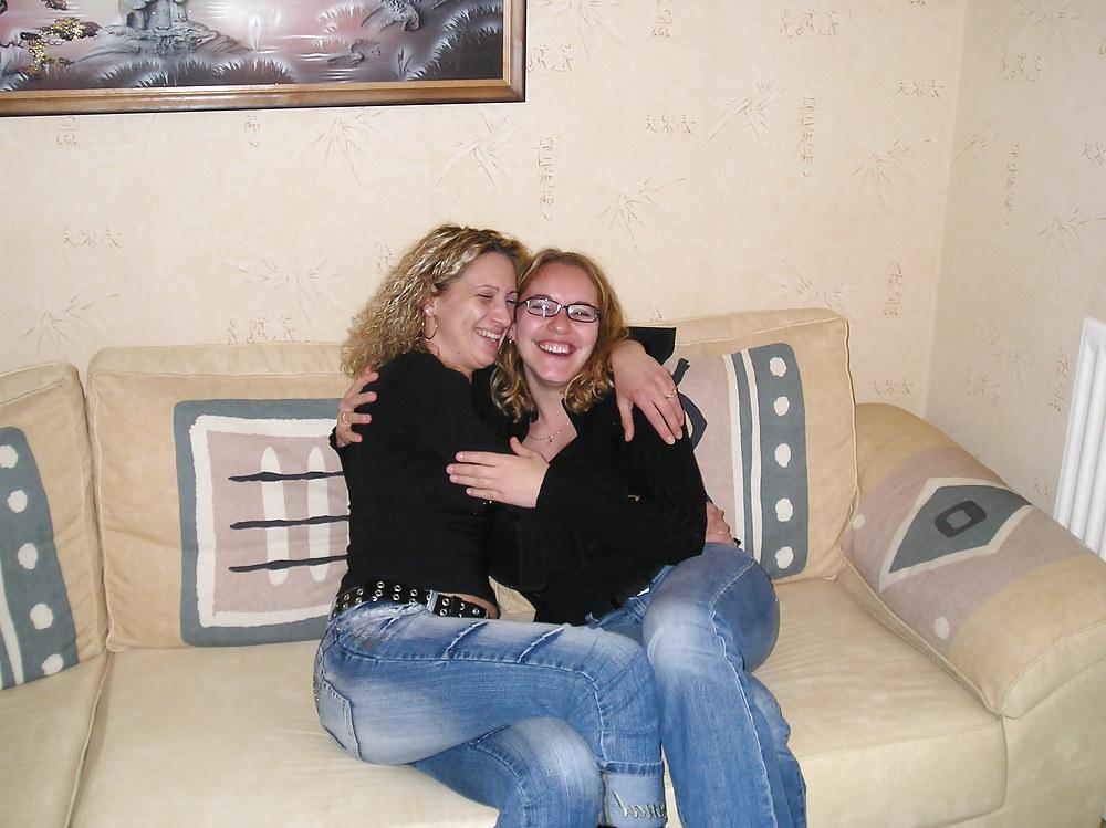 22P Sexy mature mom with her girlfriends