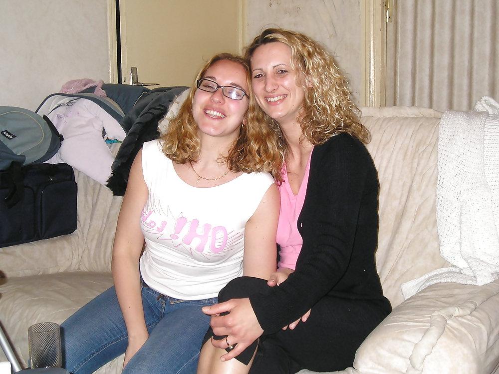 22P Sexy mature mom with her girlfriends