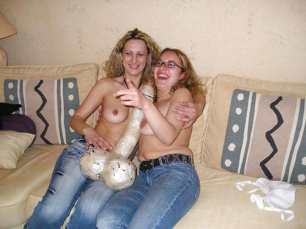 22P Sexy mature mom with her girlfriends