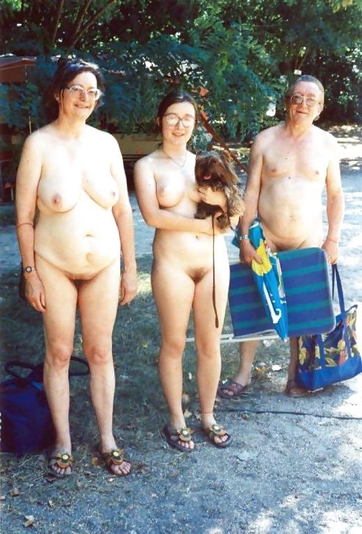10P Mother and young girl