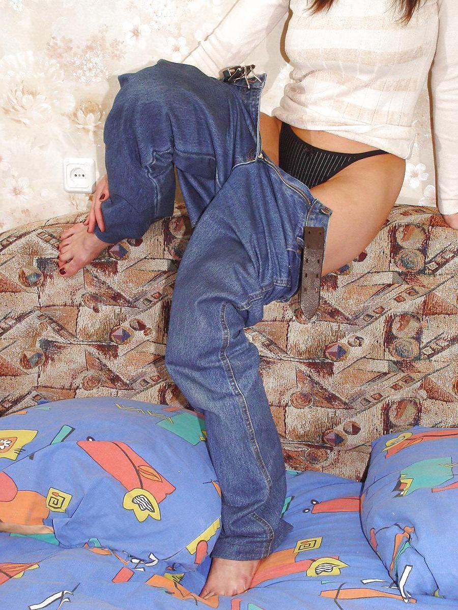 25P BUSTY ANNA - STRIPPING