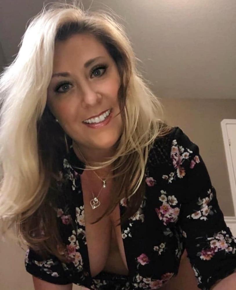 10P Hot Stepmom