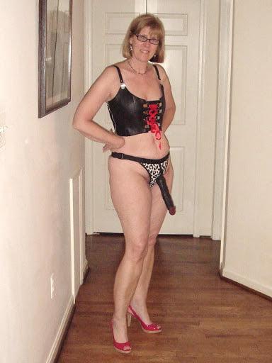 12P Women strapon amateur