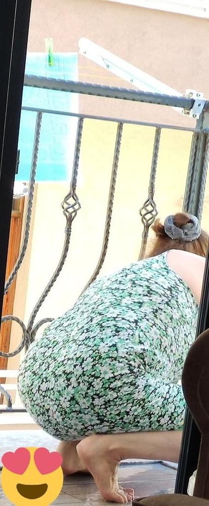5P Turkish MILFS Mom Balcony Cleaning