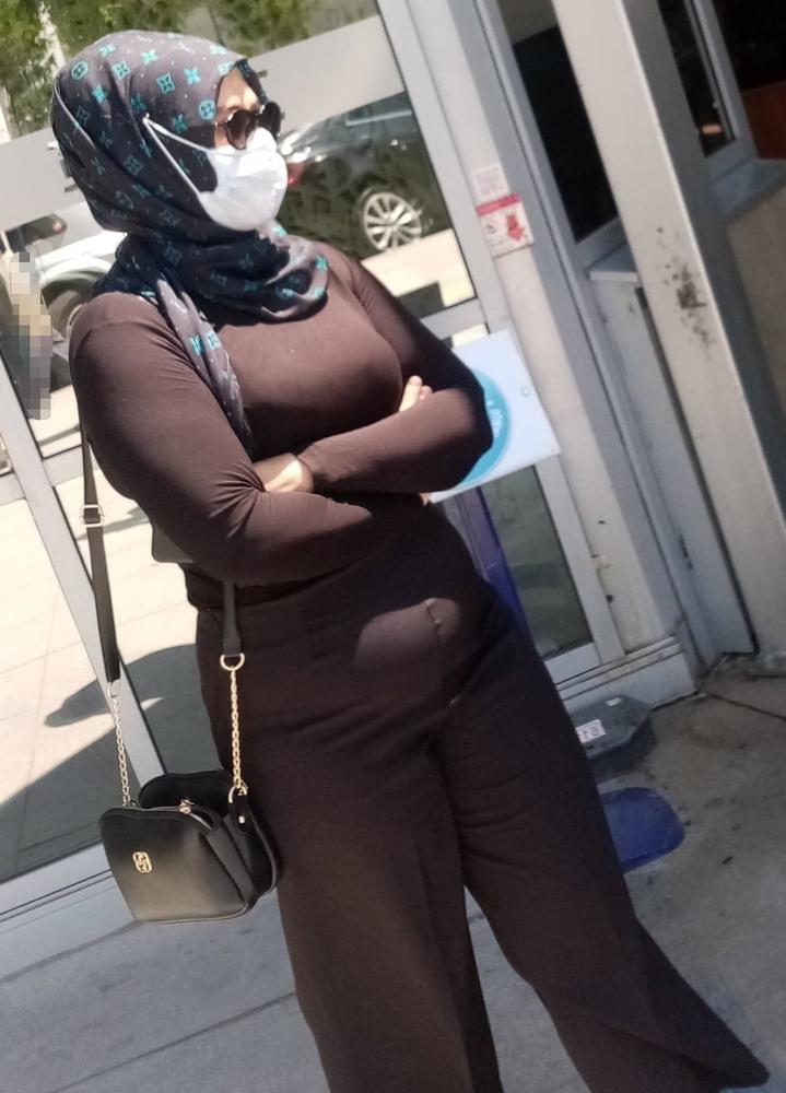 25P Candid Street Asses