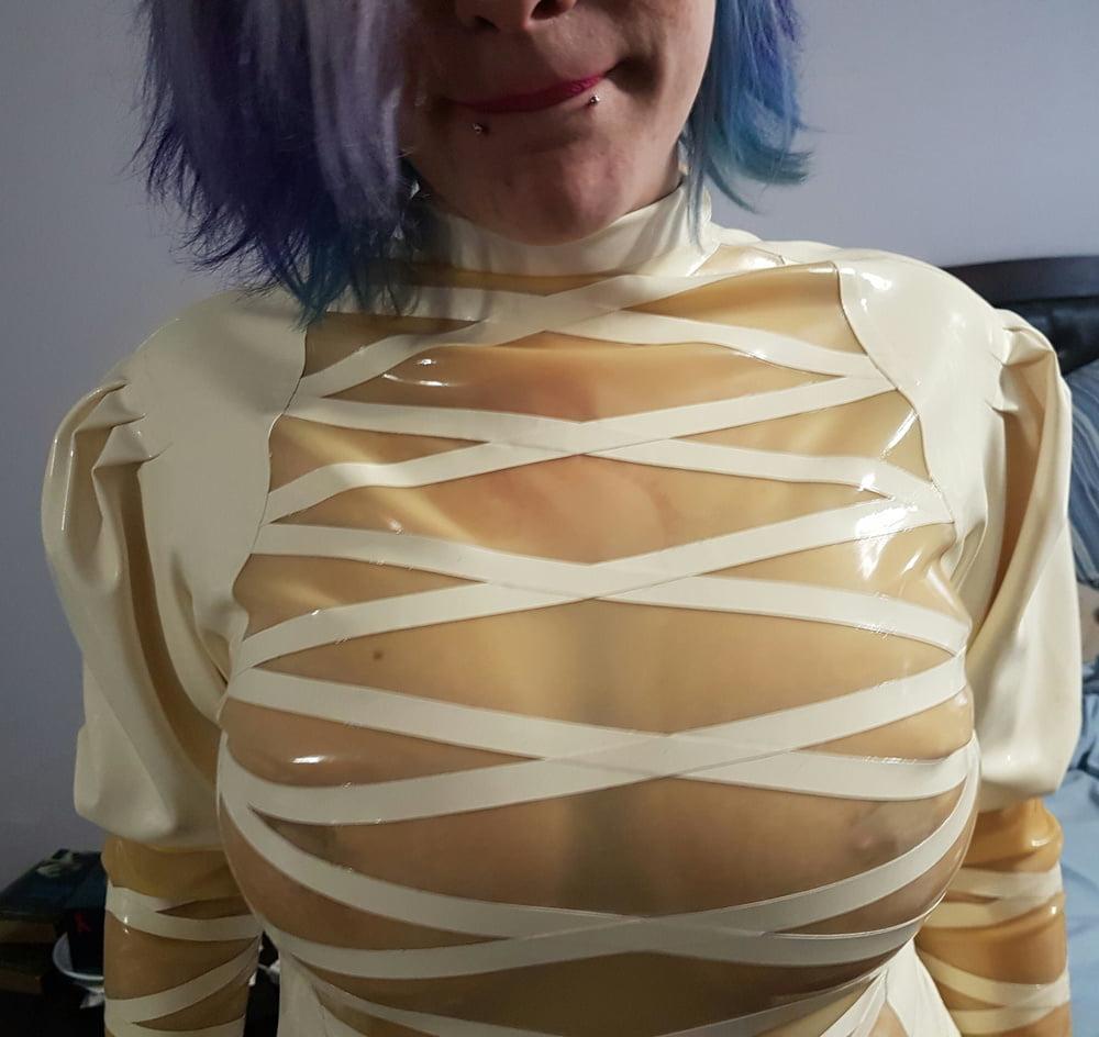 25P Sexy Nurse - I'd cum in her.