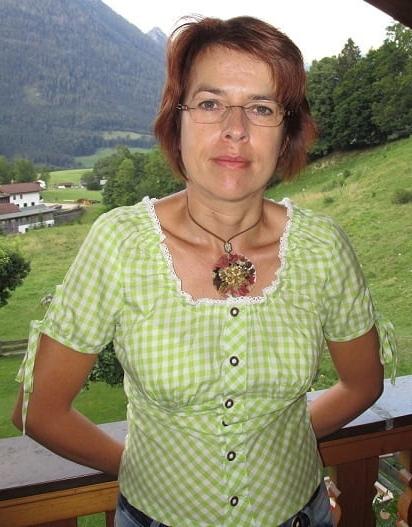 25P Cum Slut Sandra
