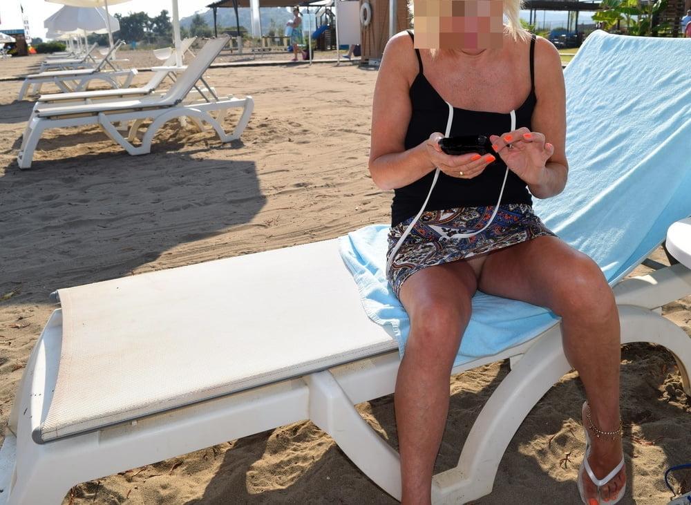 25P Amateur Mature Beach 2